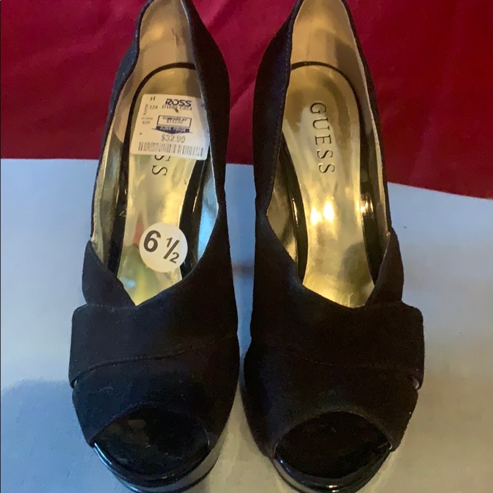 Suede Guess Pumps
